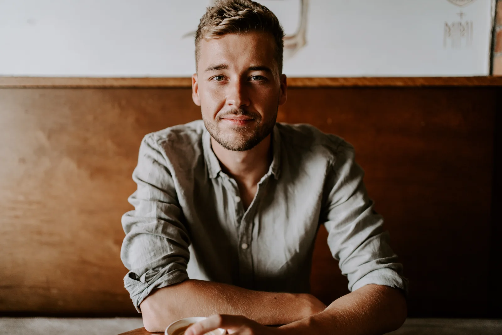 Ryan de Weijer, Mica's maker and daily learner, at a café.